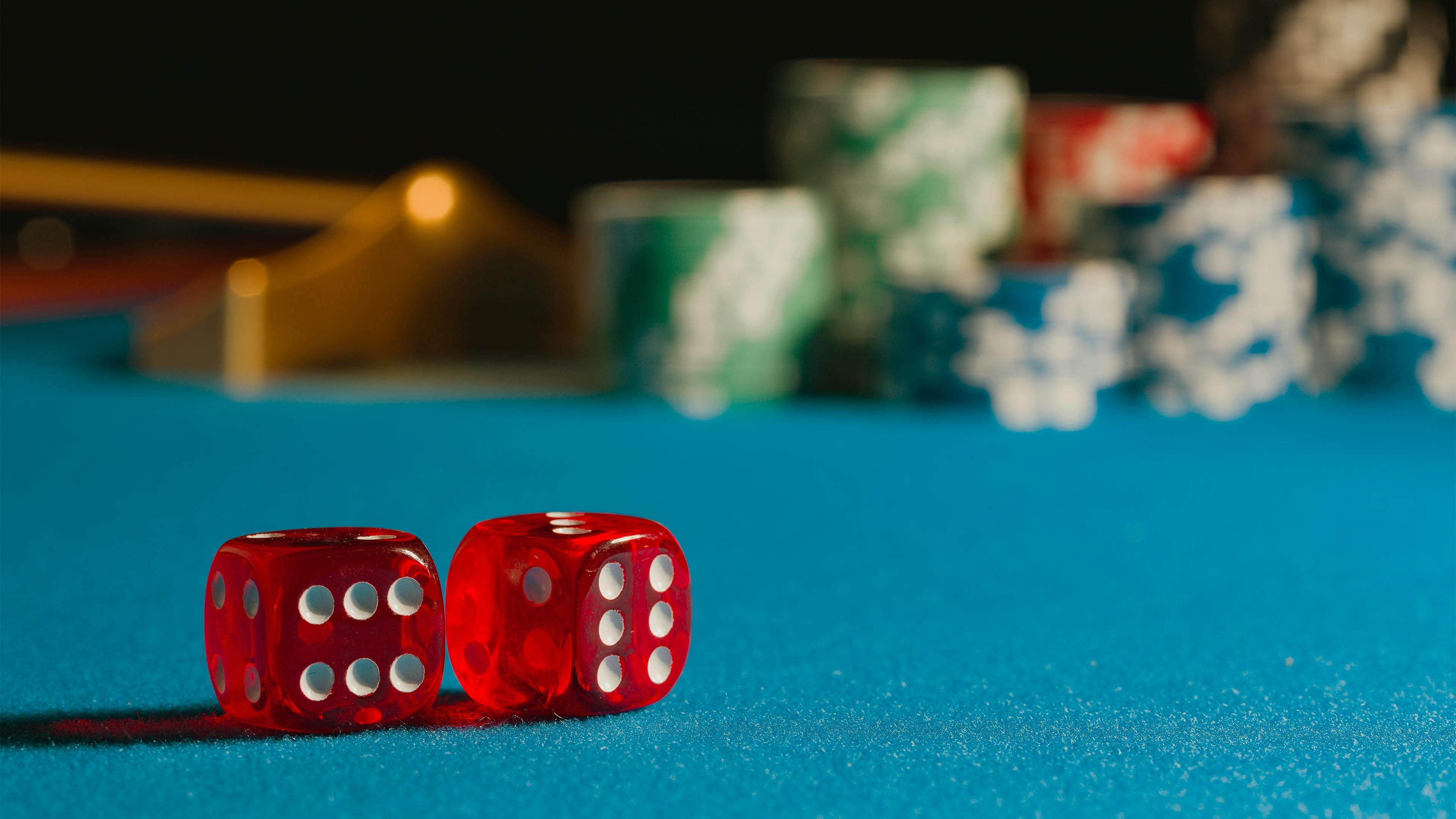Antarmuka permainan Casino Hold'em menampilkan kartu pemain, dealer, dan opsi taruhan di bocoran togel